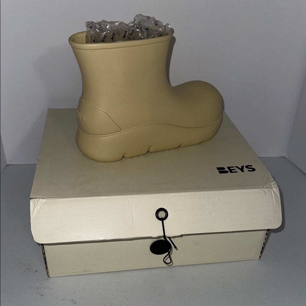 Women's Ankle Boots in Cream
